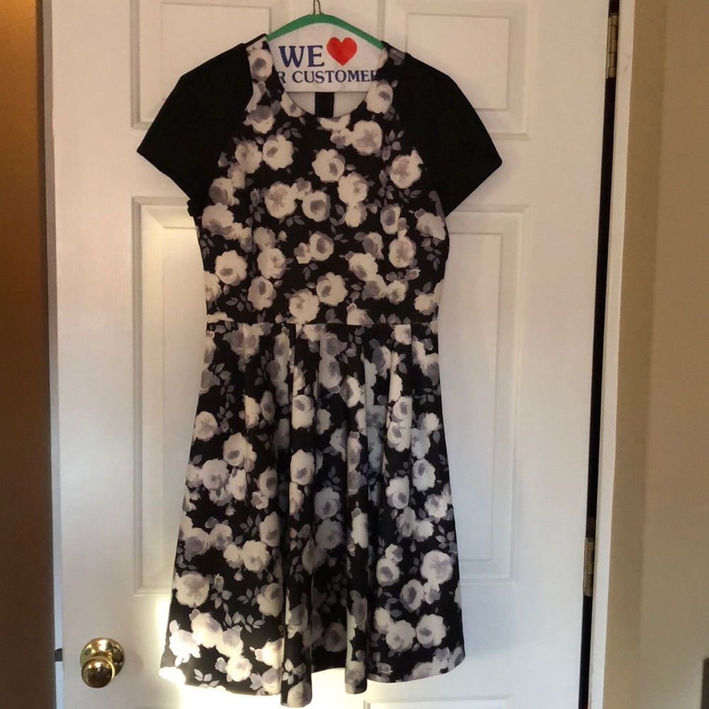 ELLE dress size 6 barely worn